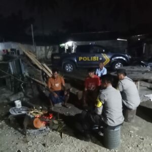Cegah Tindak Pidana dan Kenakalan Remaja, Polsek Maluk Gencarkan Patroli Malam Minggu di Pantai Maluk