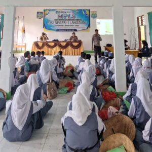 Polsek Langgudu Polres Bima Kota Gelar Penyuluhan Bahaya Narkoba dan Judi Online di SMAN 1 Langgudu