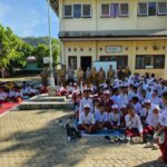 Bhabinkamtibmas Polsek Sekongkang Hadiri MPLS di SDN 1 Sekongkang, Bangun Kedekatan dengan Dunia Pendidikan Sejak Dini