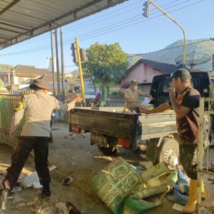 Tiga Pilar Kelurahan Bugis Gelar Gotong Royong Bersihkan Kantor Lama untuk Kantor Koperasi