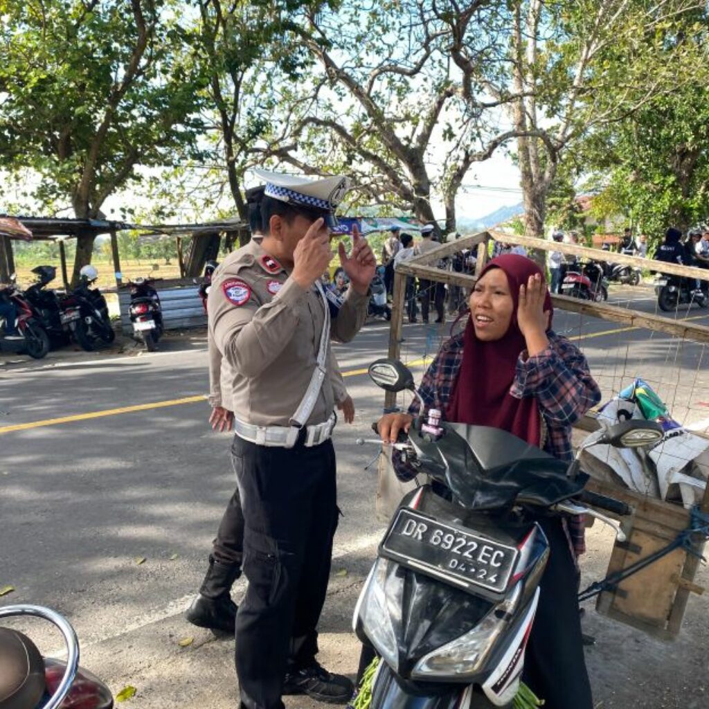 Kamseltibcar Lantas Diperkuat, Polres Lombok Barat Gelar Operasi di Kecamatan Gerung