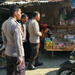 Anggota Piket Polsek Taliwang Laksanakan Patroli Dialogis di Pasar Tanah Mira, Sampaikan Imbauan Kamtibmas
