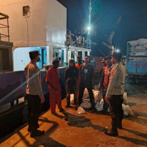 Polsek Kawasan Pelabuhan Laut Bima Gelar Patroli Rutin, Imbau Warga Jaga Keamanan Pelabuhan