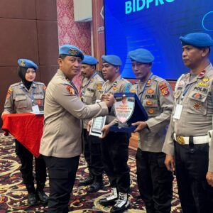 Sie Propam Polres Bima Kota Raih Penghargaan atas Dedikasi dan Loyalitas Tinggi dalam Penanganan Kasus Kode Etik