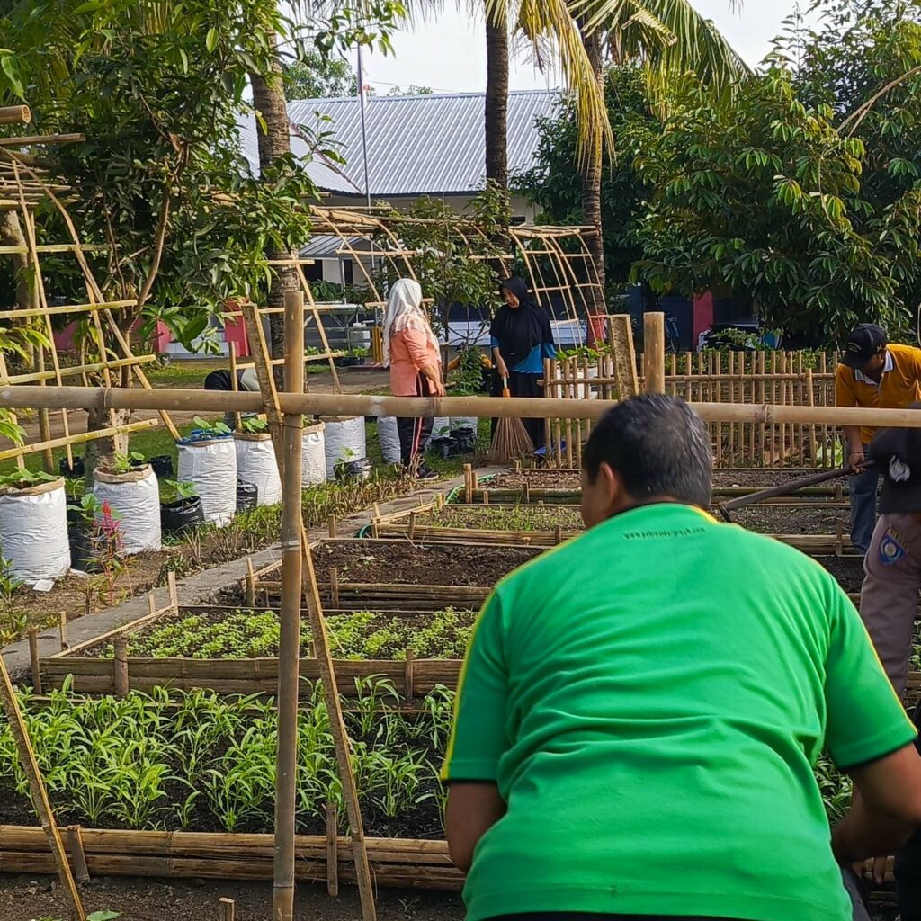 Sinergi Polri dan Masyarakat Kuripan Utara: Dari Pekarangan Menuju Ketahanan Pangan Keluarga