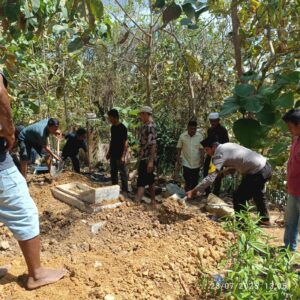 Bhabinkamtibmas Polres Bima Kota Laksanakan Sambang Duka di Kelurahan Kumbe