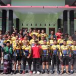 Gowes Bareng Jilid XII, Kapolres Lombok Utara Pererat Sinergi dan Bagikan Bansos di Desa Sambik Elen