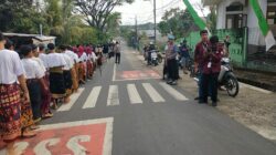 Polsek Pringgarata Amankan Karnaval Kemerdekaan HUT RI ke-80 SMK Qamarul Huda