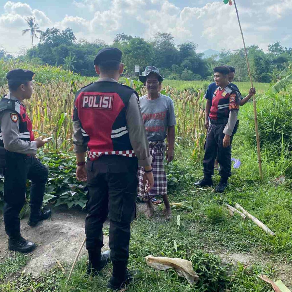 Polisi Lakukan Patroli Tanam Jagung di Dusun Kelebut untuk Dukung Swasembada Pangan