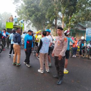 Personel Gabungan Polres Bima Kota Amankan Jalur Titik Start Fun Bike Festival Sangiang Api