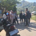 Cegah Rabies, Polsek Seteluk Dampingi Vaksinasi Hewan Peliharaan di Desa Seran