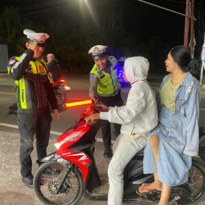 Sat Lantas Polres Lombok Utara Gelar Patroli Blue Light Berikan Himbauan Keselamatan Pada Pengendara
