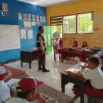 Polsek Bayan Kawal Program Makan Bergizi Gratis di SDN 1 Anyar