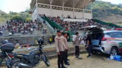 Polsek Taliwang Amankan Final Sepak Bola di Lapangan GOR Magaparang