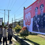 Semarakkan HUT ke-80 RI, Polres Sumbawa Barat Pasang Spanduk Ucapan