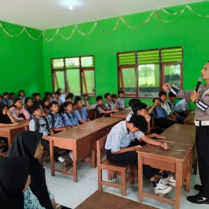 Sat Lantas Polres Lombok Utara Gelar Sosialisasi Tertib Lalu Lintas di SMPN 4 Gangga