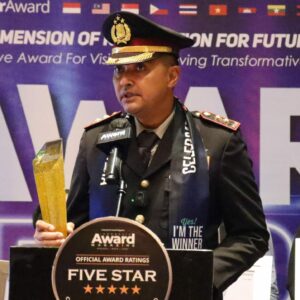 Kapolres Bima Kota Raih Penghargaan Bergengsi Indonesia Award Magazine Inspiring Profesional and Leadership Award 2025