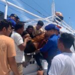 Sat Polairud Polres Dompu Evakuasi Ibu Hamil yang Hendak Melahirkan di Atas Kapal Wisata