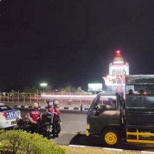 Patroli Skala Besar Polres dan TNI Jaga Keamanan di Gerung Lombok Barat