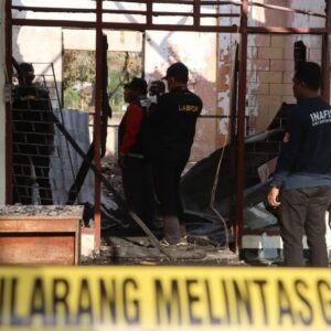 Terduga Pelaku Pembakaran Kantor Inspektorat Kabupaten Bima Diamankan di Polres Bima Kota