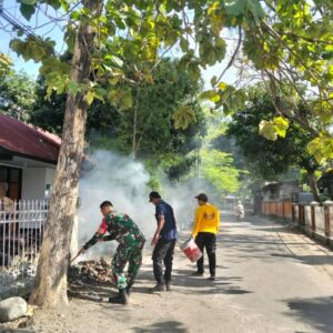 Kolaborasi Babinsa, Lurah, dan Warga Jaga Kebersihan Lingkungan