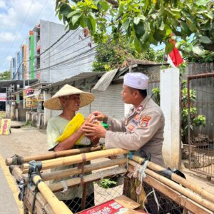 Tabur Kebaikan, Sat Binmas Polres Bima Kota Gelar Jumat Berbagi untuk Warga yang Membutuhkan
