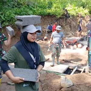 Mahasiswa Unram Turun Tangan Dukung TMMD ke-126 Kodim 1606 Mataram Bangun Desa Giri Madia
