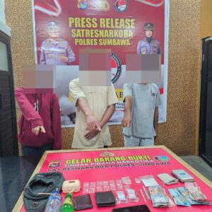 Gerebek Rumah di Maronge, Polres Sumbawa Sita 41,95 Gram Sabu dan Amankan Tiga Pelaku