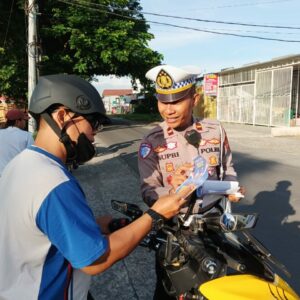 Satlantas Lobar Edukasi Kamseltibcar Lantas di Sekolah saat Operasi Zebra Rinjani 2025