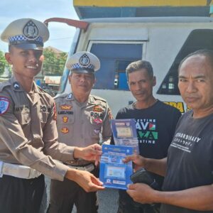 Sat Lantas Polres Bima Kota Gelar Himbauan Keselamatan Berlalu Lintas dan Pengecekan Kondisi Bus di Terminal Dara