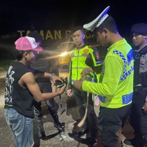 Persempit Ruang Gerak Para Pelaku Tindak Kriminalitas di Malam Hari dan Hadir Mengayomi Piket Gabungan Fungsi Polres Bima Tingkatkan Patroli KRYD dan Dialogis