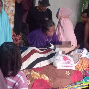 ‎Polsek Prateng Datangi TKP Penemuan Mayat Diduga Tersambar Petir di Desa Pejanggik. ‎