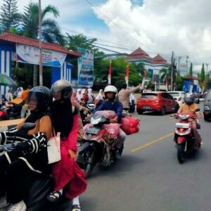 Jaga Kelancaran Lalin, Polsek Gerung Amankan Jam Pulang Sekolah