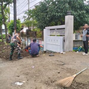 Sinergi Babinsa dan Desa Gelogor Antisipasi Musim Hujan