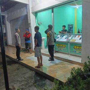 Jaga Situasi Kamtibmas Desa Pasir Putih Tetap Aman dan Kondusif, Polsek Maluk Rutin Patroli.