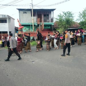 Jamin Ketertiban Arus Lalu Lintas, Polsek Sumbawa Amankan Prosesi Nyongkolan di Brang Biji