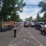 SATLANTAS POLRES DOMPU AMANKAN ARUS LALU LINTAS, AKSI UNJUK RASA P3K GURU LANCAR DAN TERKENDALI.