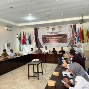 KPU DOMPU GELAR RAPAT PLENO TERBUKA PEMUTAKHIRAN DATA PEMILIH BERKELANJUTAN TRIWULAN IV TAHUN 2025