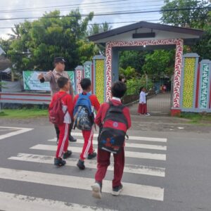 Personel Polsek Sekongkang Gelar Kegiatan Rawan Pagi wujud Pelayanan Kepada Masyarakat