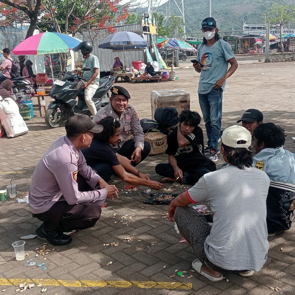Polsek Kawasan Pelabuhan Laut Bima Laksanakan Patroli Rutin, Sampaikan Himbauan Kamtibmas