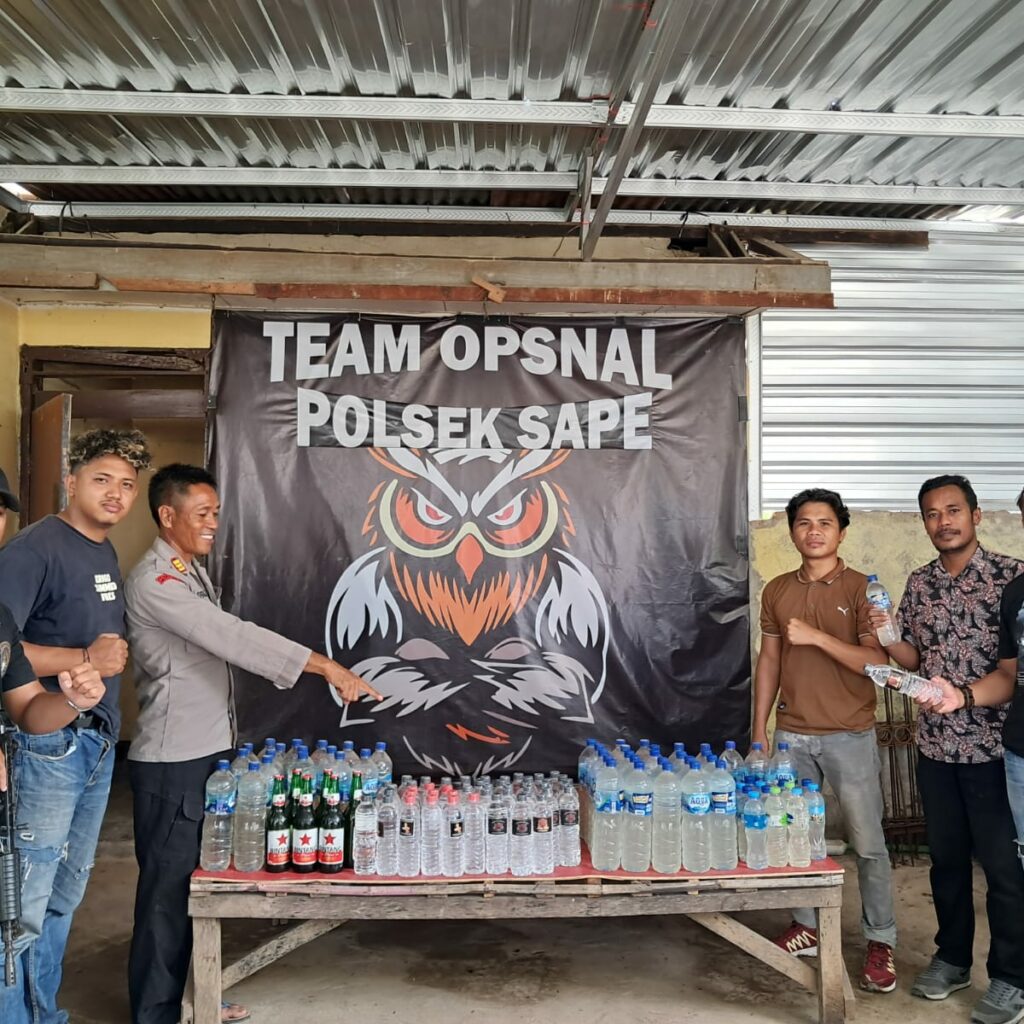 Tim Opsnal Polsek Sape Polres Bima Kota Razia Minuman Beralkohol di Empat Lokasi