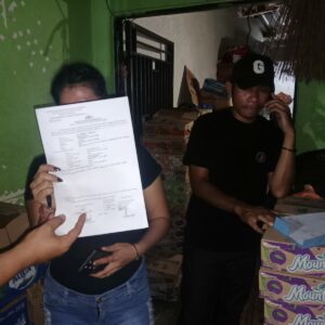 Kerap Dilakukan Transaksi Narkoba, Polisi Sita 625 Botol Arak dari Sebuah Kios di Labuhan Badas