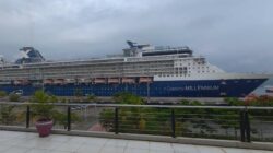 Kapal Pesiar Celebrity Millenium Bersandar di Gilimas