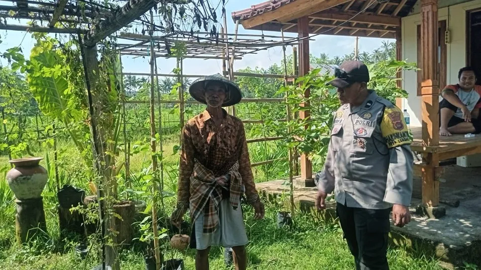 Dukung Ketahanan Pangan, Bhabinkamtibmas Lembahsari Edukasi Warga