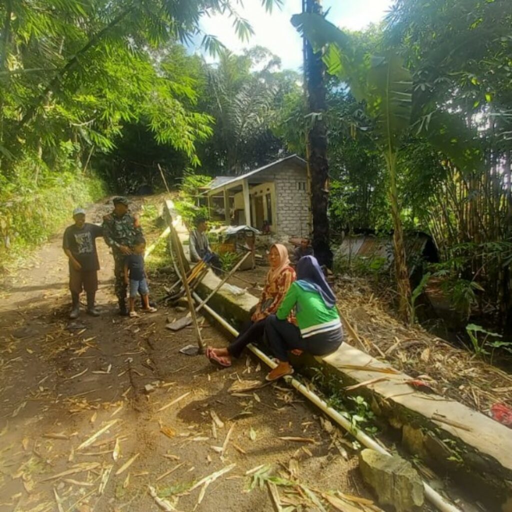 Dekat dengan Warga, Babinsa Bukit Tinggi Bangun Kamtibmas