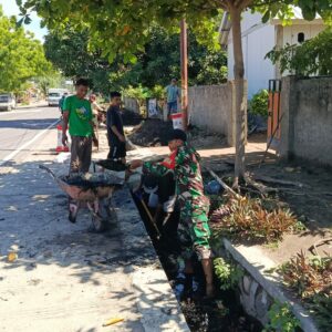 Semangat Kebersamaan Babinsa dan Warga Dusun Sembaro