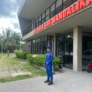 Polairud Polda NTB Gencarkan Patroli Binmas di Pantai Mandalika, Jaga Kamtibmas Pesisir Tetap Kondusif