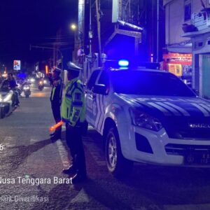 Sat Lantas Polres Bima Kota Gelar Blue Light Patrol Antisipasi Balap Liar dan Cegah Laka Lantas
