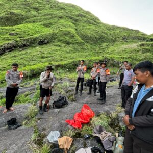 Tim Gabungan Brimob Polda NTB dan Polres Bima Kota Lanjutkan Pencarian Korban Hilang di Gunung Sangiang Api
