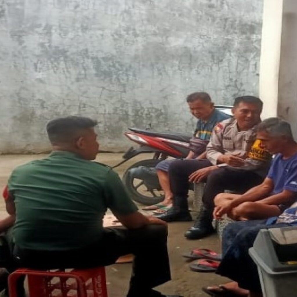 Komsos Babinsa–Bhabinkamtibmas Tekankan Kebersihan Lingkungan Warga